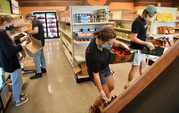 Brad Paisley, his wife open free grocery store: ‘We needed to feed people more than ever’