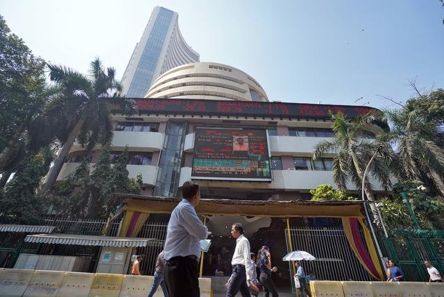 Nifty, Sensex Achieve Amid COVID-19 Vaccine Hopes; Reliance Industries Leads Pack