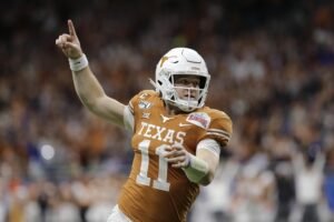 Texas overcomes injury to QB Sam Ehlinger to rout Colorado in Alamo Bowl