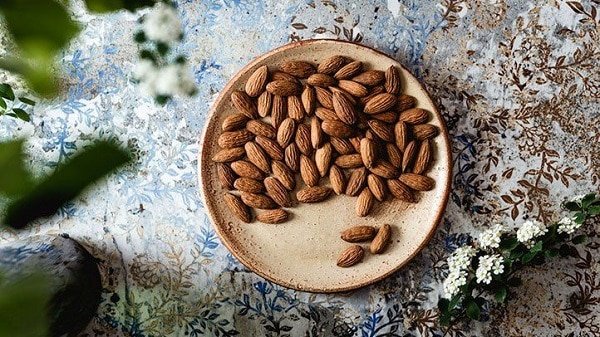 What Are Almonds? A Detailed Guide to the Benefits of This Nutritious Tree Nut