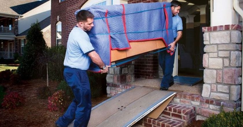 Six Advantages of Working with Professional Movers