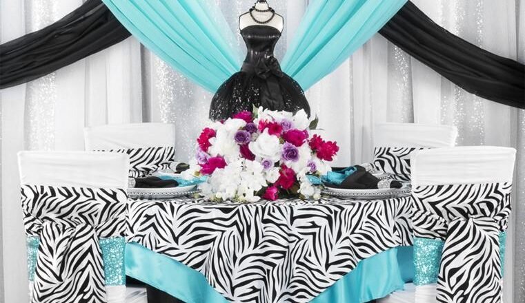 Consider Before Choosing a Tablecloth for Wedding Venue Decor