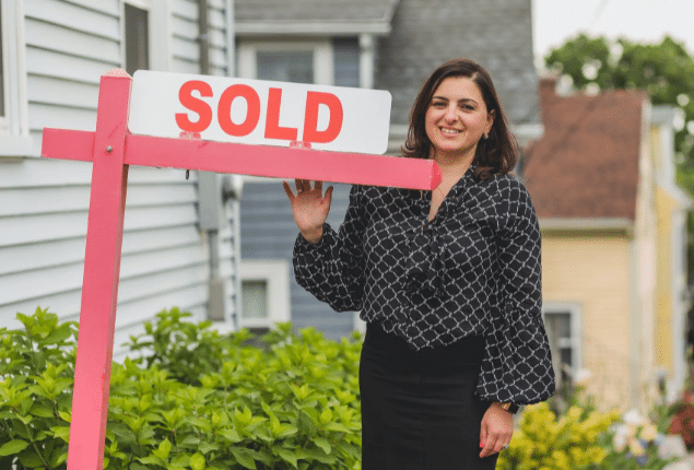 Top 4 Reasons to Become a Real Estate Agent