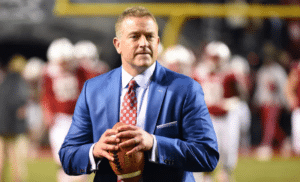 Why does Kirk Herbstreit Travel with his Dog